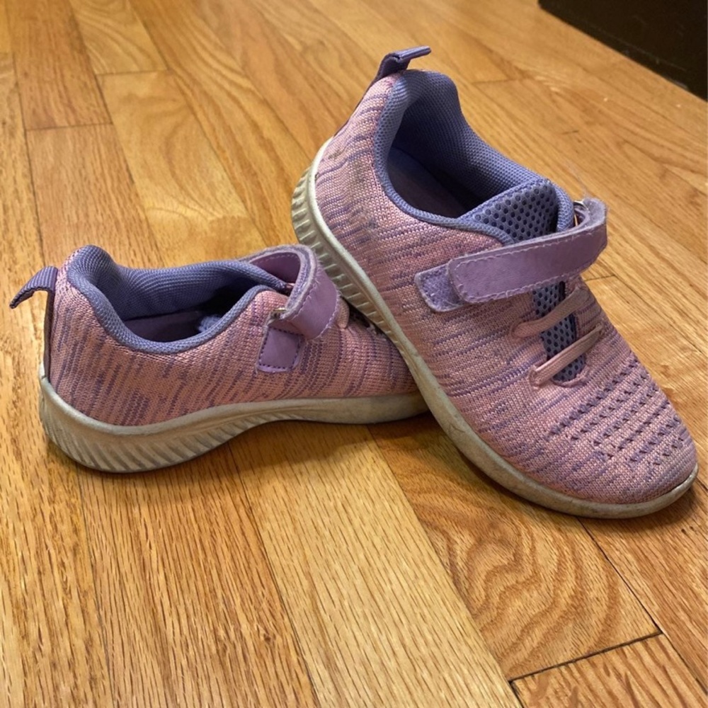 Girls size 11 tennis shoes
